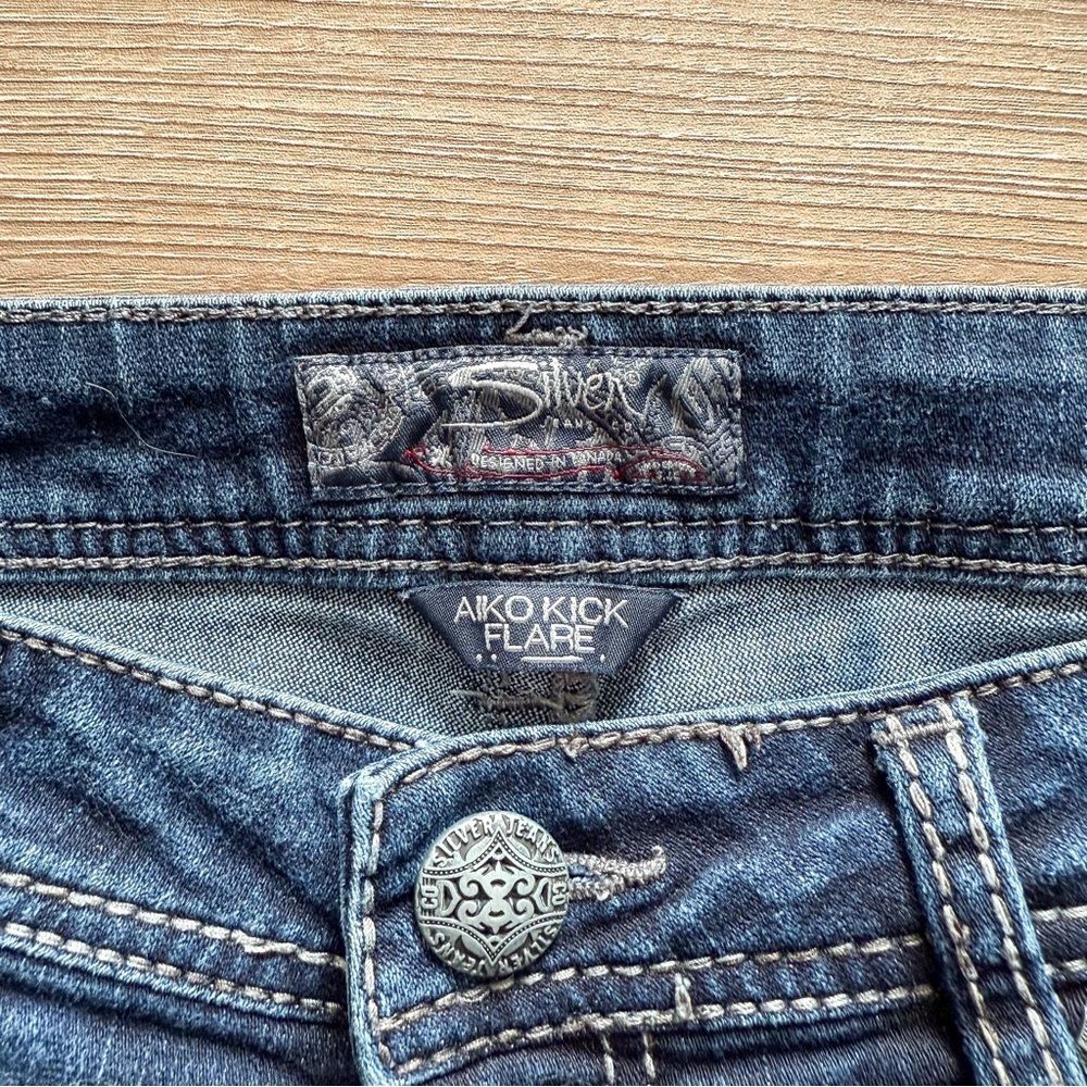 Silver Aiko Kick Flare Dark Wash Jeans Size 30 - Picture 5 of 7